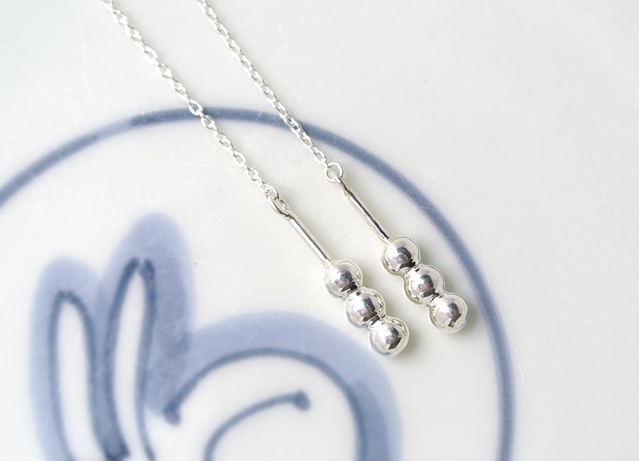 日本のカタチ：お団子ピアス（チェーンタイプ）