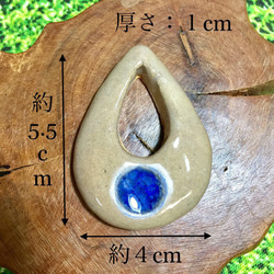 ティアドロップ型陶器ネックレス(透明釉+青ガラス)(白、赤土混合) 3枚目の画像
