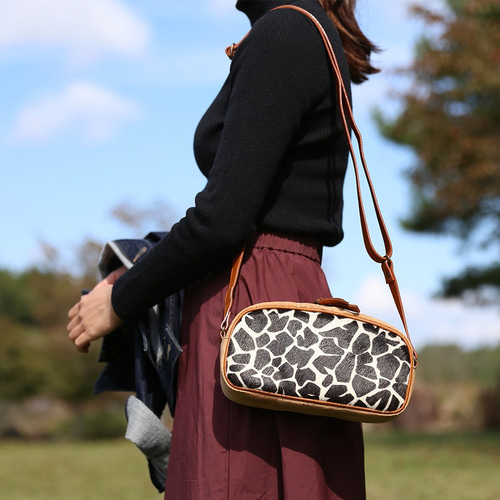 コルク製アニマル柄ショルダーバッグ[キリン・ブラック]*ｳﾁﾔﾏｺﾙｸ