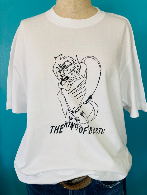 【2枚以上購入で30%OFF】コットンオリジナルTシャツ　LION (百獣の王） 4枚目の画像