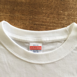 【2枚以上購入で30%OFF】　コットンオリジナルTシャツ　細長バスケットボール（白） 4枚目の画像