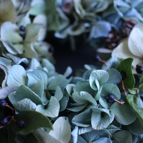 水色紫陽花と秋の実物のふんわりリース✳︎ドライフラワー◎18センチ  