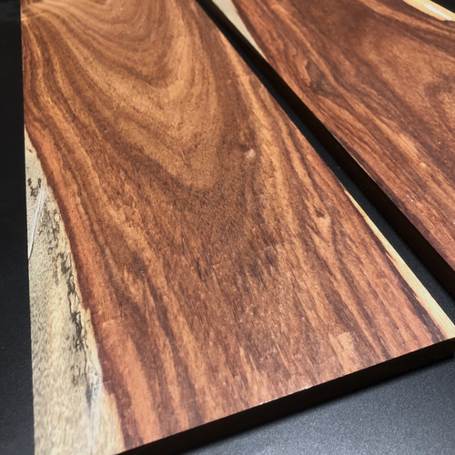 紫檀(グラナディロ)無垢材2枚セット 寸法長さ710mm×幅151mm×厚み13mm