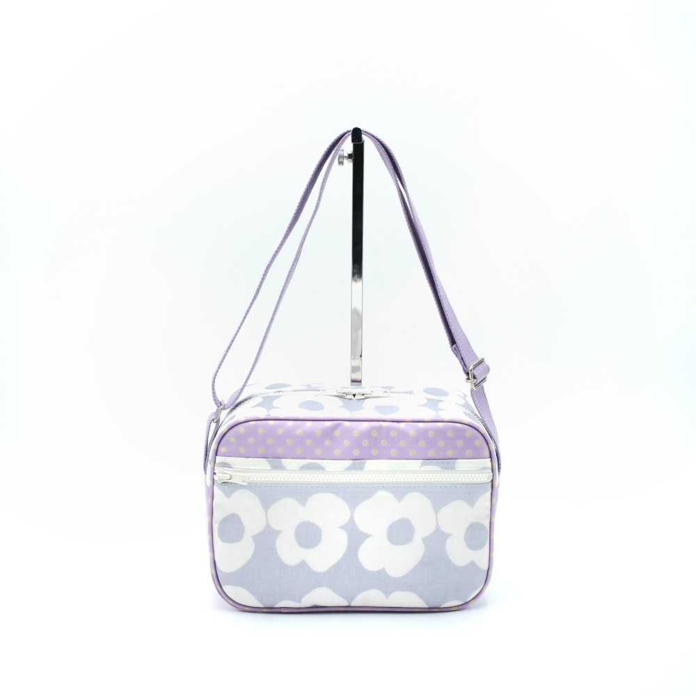 在庫あり　幼稚園バッグ　ショルダーバッグ　防水ラミネート素材　北欧　おしゃれ花柄　紫水玉　通園バッグ　入園グッズ　女の子