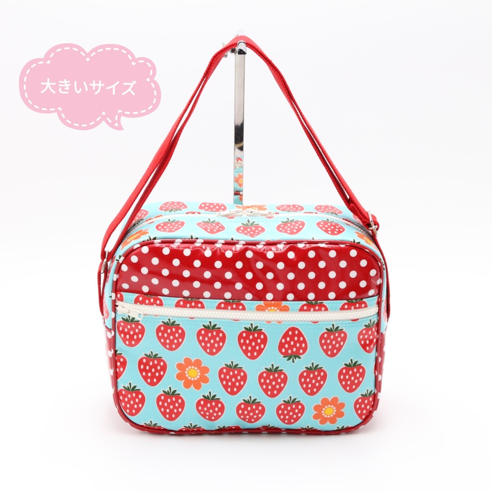 在庫あり　大きい幼稚園ショルダーバッグ　防水ラミネート素材　レトロ　整列いちご　赤　園バッグ　保育園バッグ　入園　女の子