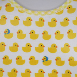 かわいい　あひる　アヒル　ラバーダッグ　ターコイズドット　立体ポケットお食事エプロン　保育園　出産祝い　ベビー　ギフト 2枚目の画像