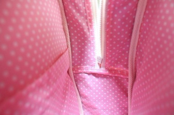 在庫あり　SALE　大きい幼稚園バッグ　防水ラミネート素材のショルダーバッグ　さくらんぼ 　桜ピンク水玉 通園バッグ 6枚目の画像