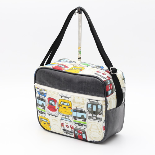 在庫あり 大きい幼稚園バッグ 防水ラミネートショルダーバッグ 新幹線