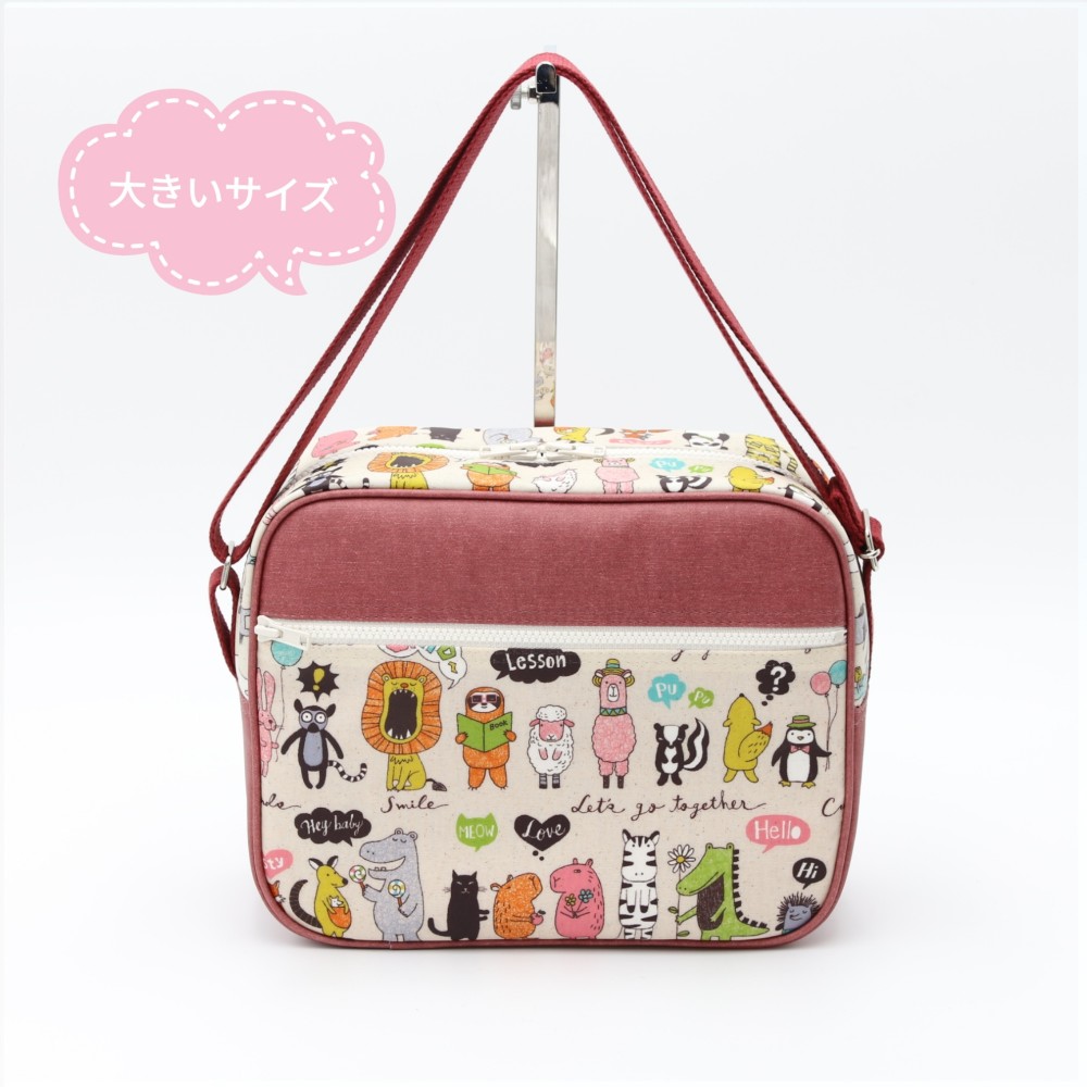 在庫あり　大きい幼稚園バッグ　防水ラミネート素材ショルダーバッグ　アニマル　クマ　くすみエンジ　通園バッグ　入園　女の子