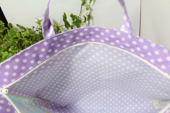 ファスナー付きで安心　防水ラミネート素材のレッスンバッグ　ゆめかわ　ユニコーン　紫水玉　通園バッグ　入園入学　女の子　 4枚目の画像