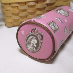 保冷　ペットボトルホルダー　童話　絵本　不思議な国のアリス　ピンク　茶水玉　ラミネート　プレゼント　 4枚目の画像