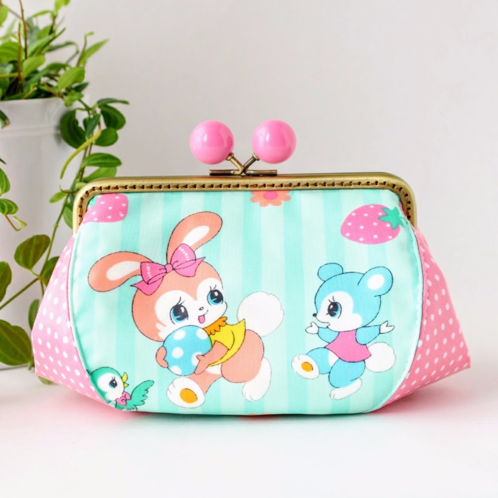 ぷっくり可愛い 防水・撥水ラミネート素材の がま口ポーチ レトロ　ハニーチューン　うさぎ　ミント　ピンク　化粧品　雑貨