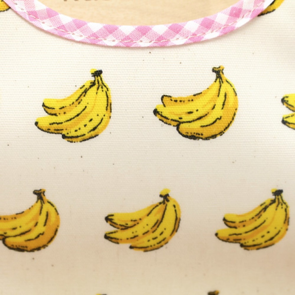 お手入れ簡単　立体ポケットお食事エプロン　バナナ　ピンクチェック　離乳食 出産祝い 女の子 2枚目の画像