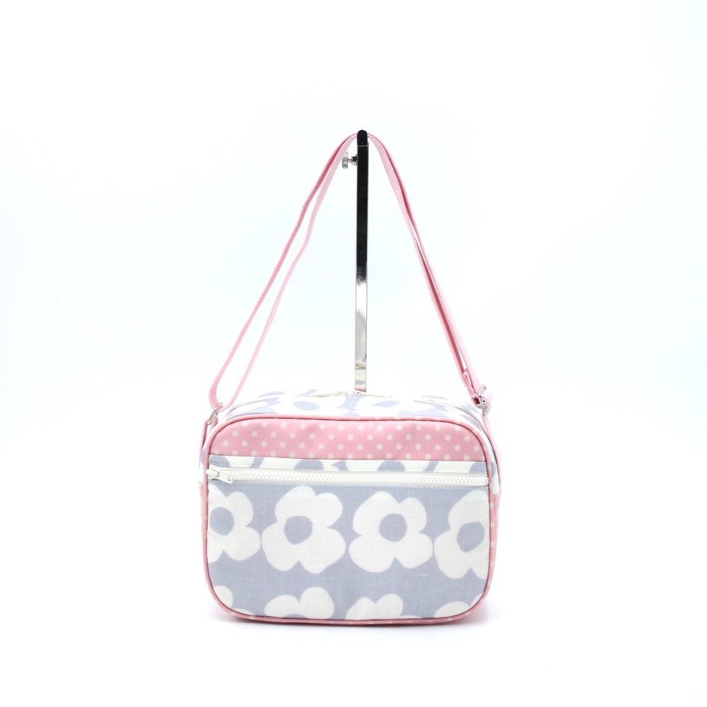 在庫あり　幼稚園バッグ　防水ラミネート素材のショルダーバッグ　グレー花柄　桜ピンク水玉　通園バッグ　保育園　入園　女の子