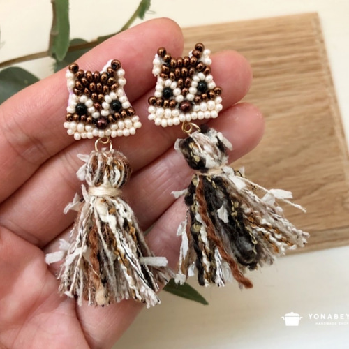 受注生産》ビーズ刺繍・動物シリーズ耳飾り・レッサーパンダ