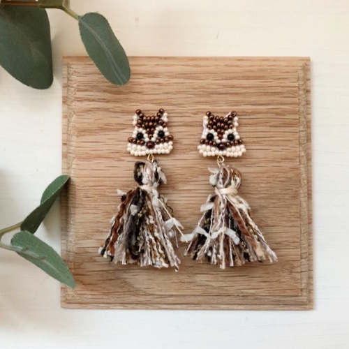 専用★リスザル　スローロリス　ビーズ刺繍ピアス　アニマルハンドメイドアクセサリー スローロリス ビーズ刺繍 ハンドメイド ピンバッジ ピンバッチ