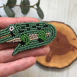 《受注生産》ビーズ刺繍・動物ブローチ・ワニ 3枚目の画像