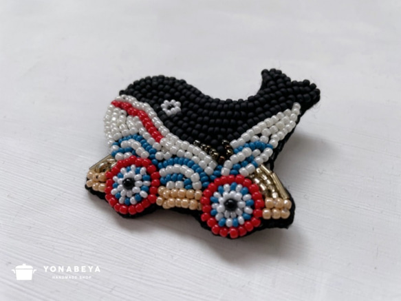 《受注生産》ビーズ刺繍・郷土玩具シリーズ・鯨車ブローチ 3枚目の画像