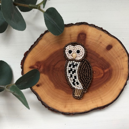 受注生産》ビーズ刺繍・動物ブローチ・ふくろう・ウラルフクロウ