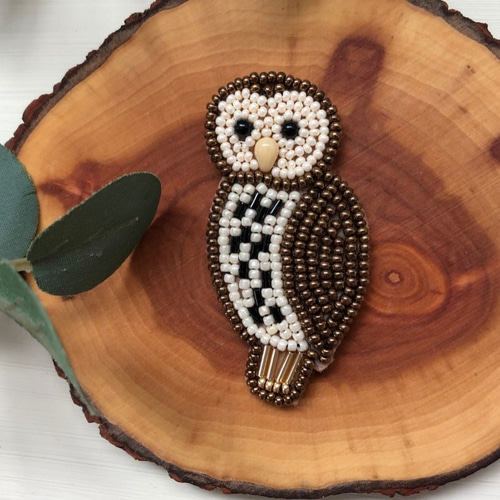 受注生産》ビーズ刺繍・動物ブローチ・ふくろう・ウラルフクロウ