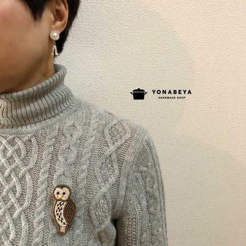 フクロウ　ビーズ刺繍ブローチNO.8 フクロウ ビーズ刺繍ブローチNO.8