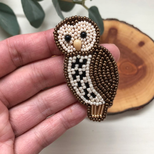 受注生産》ビーズ刺繍・動物ブローチ・ふくろう・ウラルフクロウ
