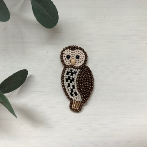 受注生産》ビーズ刺繍・動物ブローチ・ふくろう・ウラルフクロウ