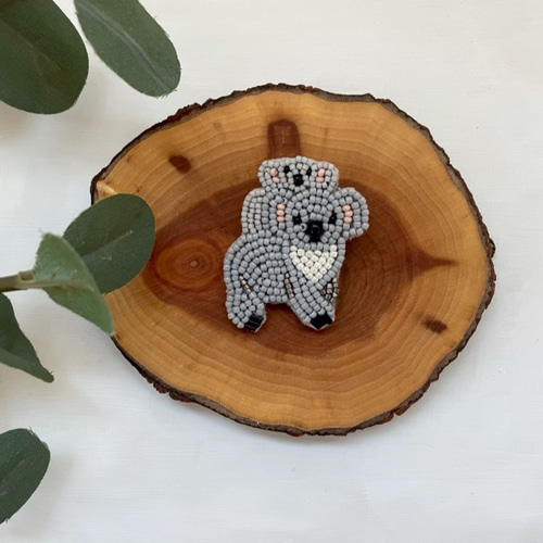 タケコブター コアラ スイカビーズ 刺繍 ブローチ ハンドメイド タケコブター コアラ スイカビーズ 刺繍 ブローチ ハンドメイド