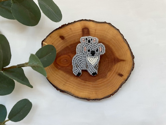 受注生産》ビーズ刺繍・動物ブローチ・コアラの親子 ブローチ