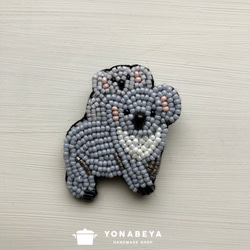 《受注生産》ビーズ刺繍・動物ブローチ・コアラの親子 3枚目の画像