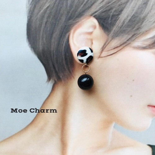 ホワイトヒョウ柄×大玉ブラックビーズ イヤリング／ピアス イヤリング  