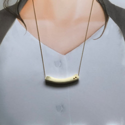 【信楽焼】凛-rin-　陶器　伝統工芸　ネックレス　シンプル　オフホワイト　金彩　革紐 5枚目の画像