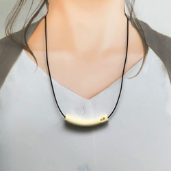 【信楽焼】凛-rin-　陶器　伝統工芸　ネックレス　シンプル　オフホワイト　金彩　革紐 6枚目の画像