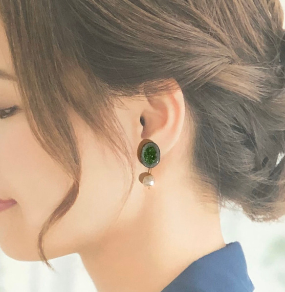 [Shigaraki] 2way珍珠陶瓷深綠穿孔耳環傳統工藝無孔穿孔簡單的秋冬搭配 第4張的照片