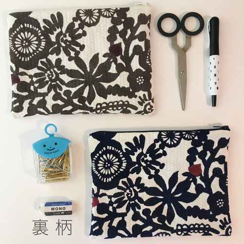 型染めフラットポーチ（花と鳥) NAVY/02001/手染め/テキスタイル/花/鳥