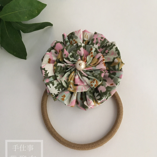 リバティ 布花ヘアゴム〔ウチワサボテンの花〕柄名:Thorp（ソープ 