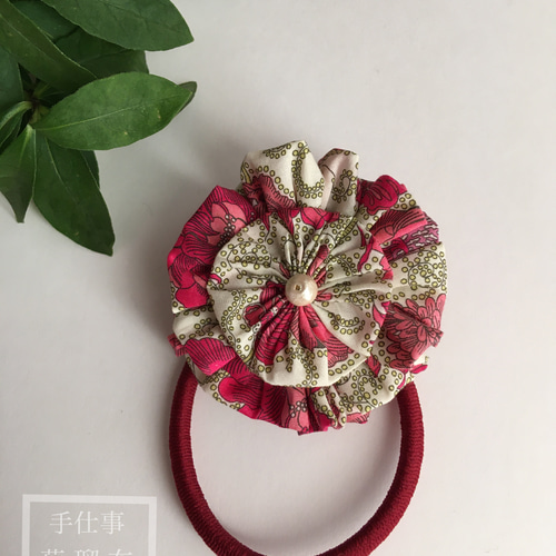 リバティ 布花ヘアゴム〔ウチワサボテンの花〕柄名:Lucy Daisy 