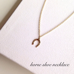 horse shoe necklace 2枚目の画像
