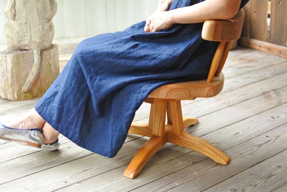 紀州杉材の無垢椅子 (フィット縦型) 無垢材 紀州スギの回転コシ