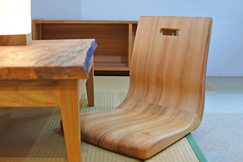紀州杉材の無垢椅子(フィット縦型)