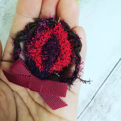 コキア モチーフ ハンドメイド ネックレス 手作り 編み物 ワイヤー入り 季節 植物 紅葉 2枚目の画像
