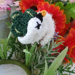 【クーポンあり】白鳥とクローバーのブローチ 鳥 植物 緑 モコモコ フワフワ 毛糸 レース糸 6枚目の画像