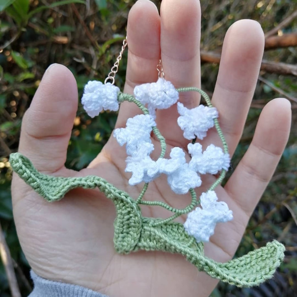 すずらんの花束 リボン 2way モチーフ レース糸 編み物 ネックレス ストラップ お花 鈴蘭 5枚目の画像