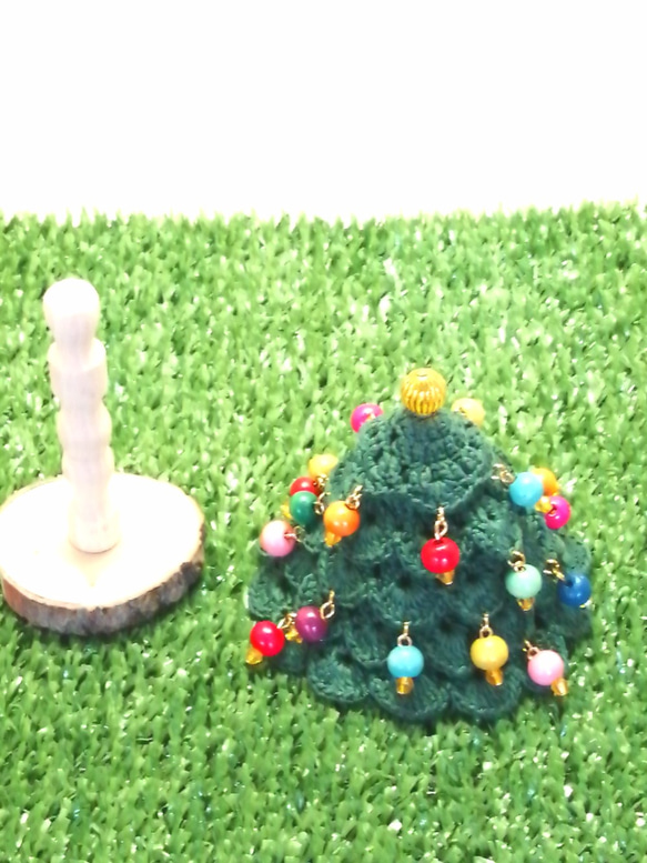 レース編みのナチュラルなクリスマスツリー（深緑） 4枚目の画像