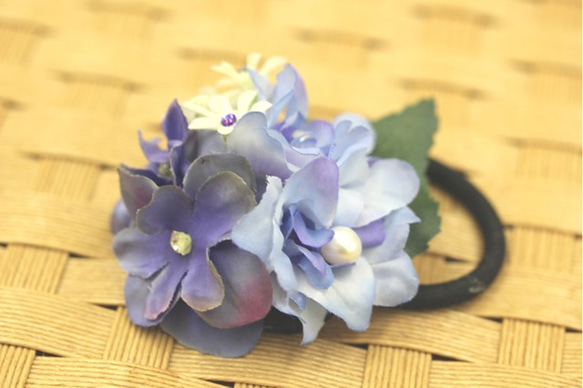 ＊送料値引＊のブルー系天然石のお花ヘアゴム♡ 1枚目の画像