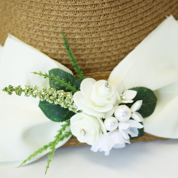大きなリボンの純白系お花の女優帽 3枚目の画像