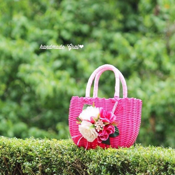 ＳＡＬＥ◆送料無料◆可愛いお花のショッキングピンクカラーカゴバック 1枚目の画像