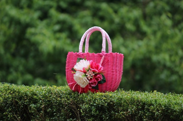ＳＡＬＥ◆送料無料◆可愛いお花のショッキングピンクカラーカゴバック 3枚目の画像
