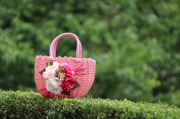 ＳＡＬＥ ◆送料無料◆可愛いお花のピンクカラーカゴバック（中） 2枚目の画像