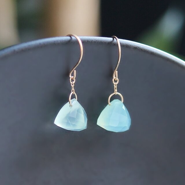 K10 地中海の美しい滴 一粒シーブルーカルセドニー(トリリアントカット) フックピアス~ESPOIR~